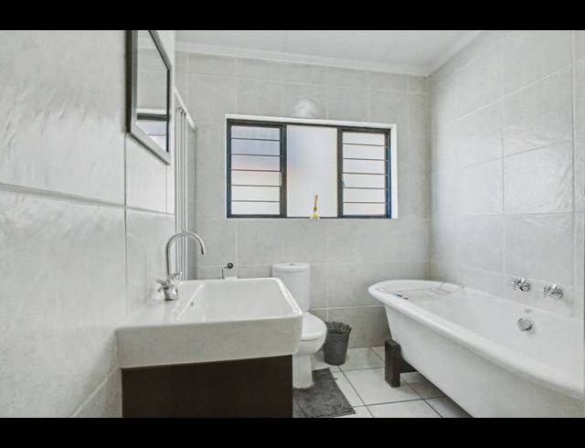 2 BEDROOM APARTMENT FOR SALE IN SUNNINGHILL